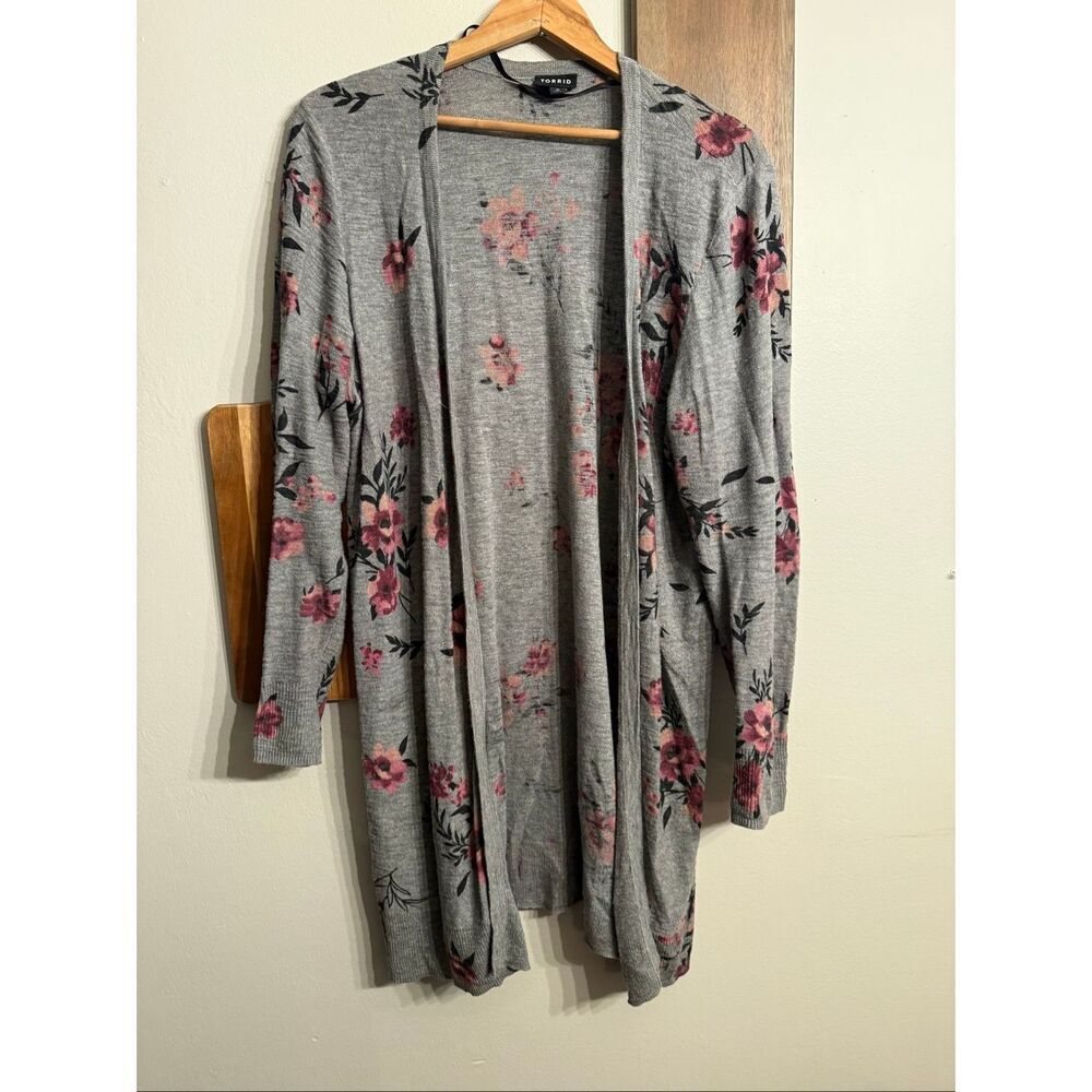 Torrid Gray floral Print Button Up V-Neck Cardigan Sweater Plus Size 0
